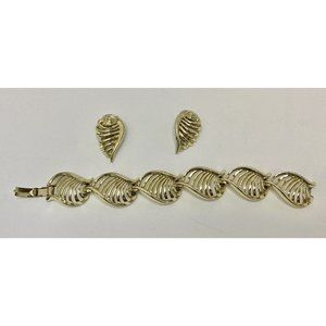 Lisner Signed Set of Bracelet & Clip on Earrings Silver Tone‎ Vintage See Pics